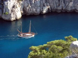 Lire la suite à propos de l’article Visiter les calanques en voilier