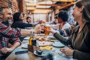 Lire la suite à propos de l’article Marseille dans le Top 5 des meilleures villes pour se faire des amis !